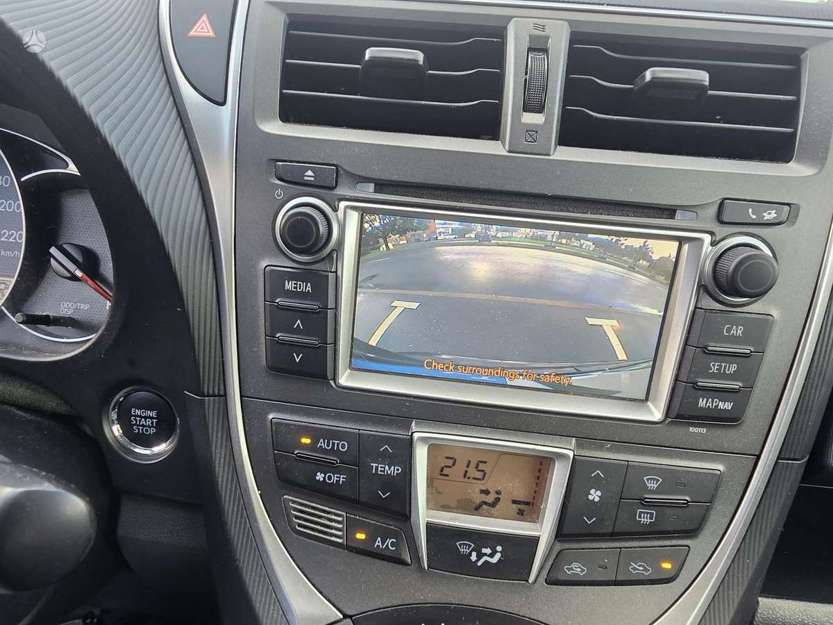 Toyota Verso-S 2013 — photo 6