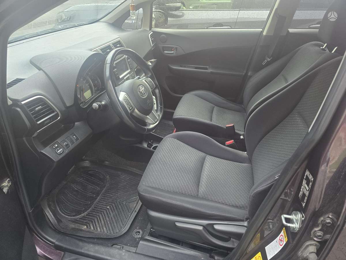 Toyota Verso-S 2013 — photo 7
