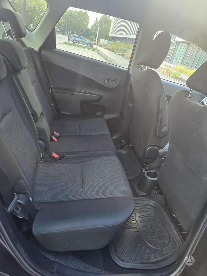 Toyota Verso-S 2013 — photo 9
