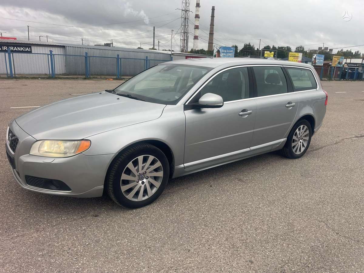 Volvo V70 2012 — салон