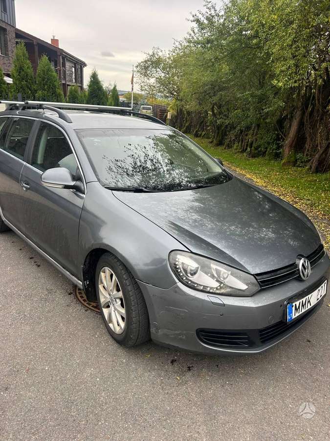 Volkswagen Golf 2011 — rear view