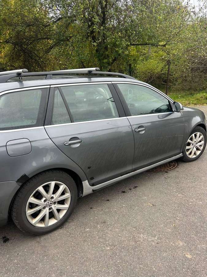 Volkswagen Golf 2011 — engine 1598 cm³, 105 HP (77kW)