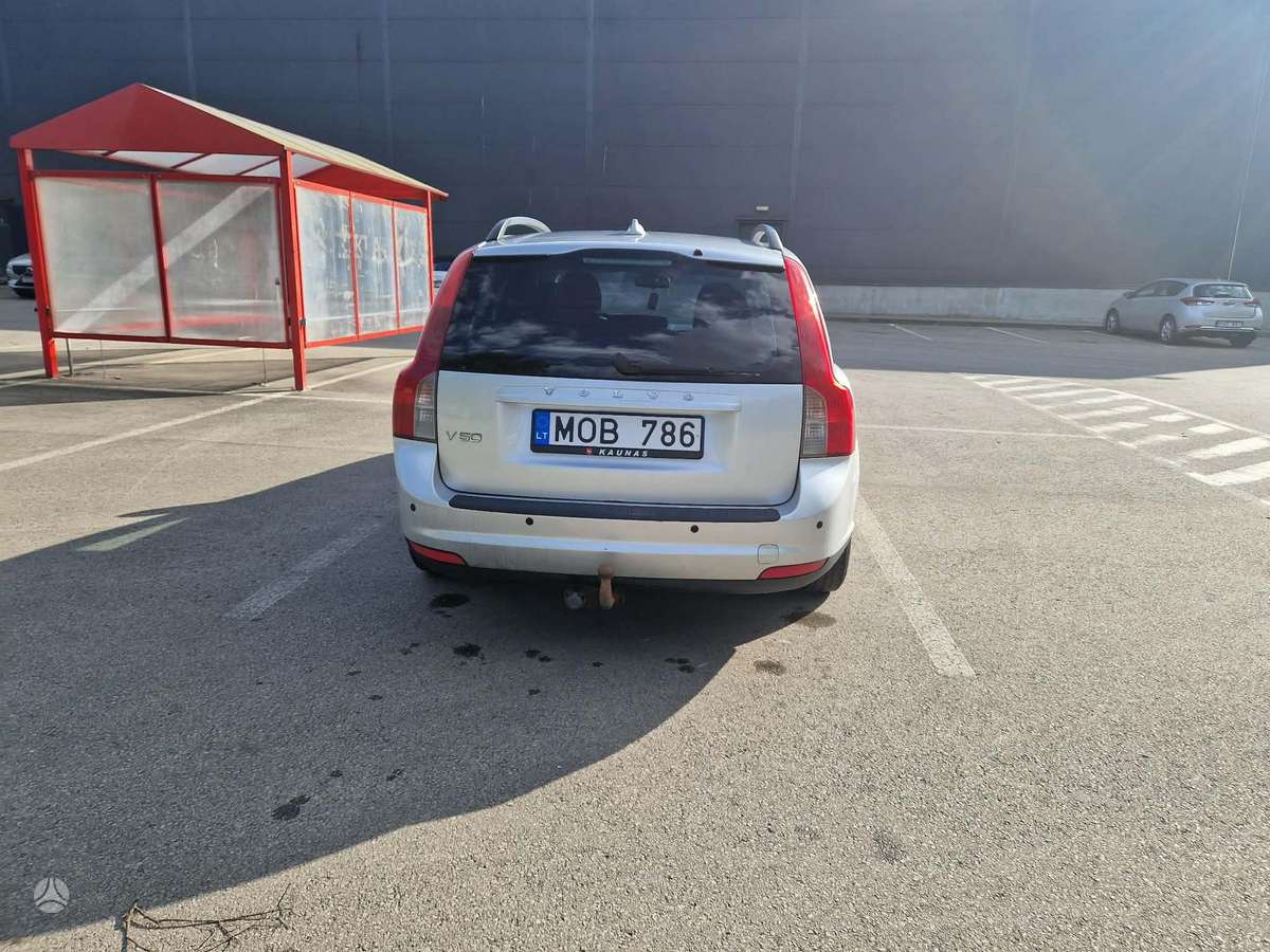 Volvo V50 2009 — rear view