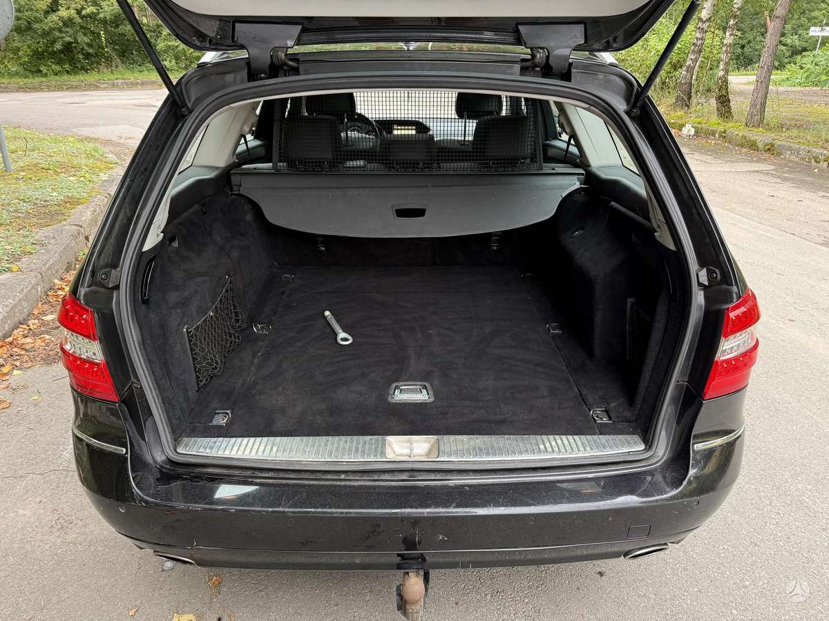 Mercedes-Benz E350 2011 — photo 14
