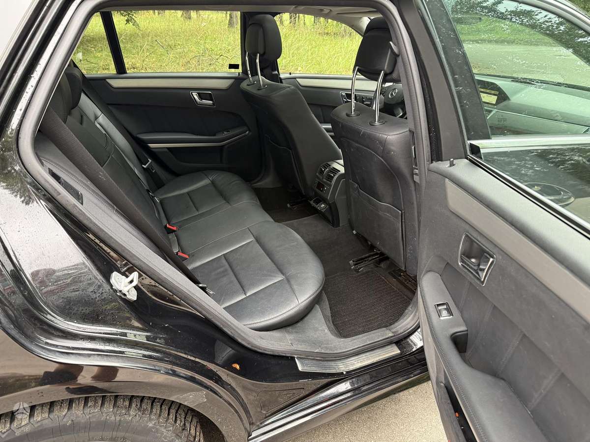 Mercedes-Benz E350 2011 — photo 15