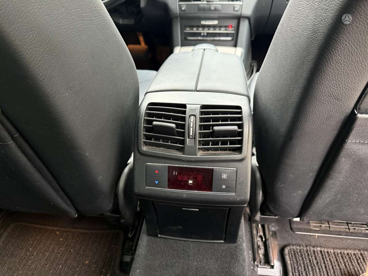 Mercedes-Benz E350 2011 — photo 17