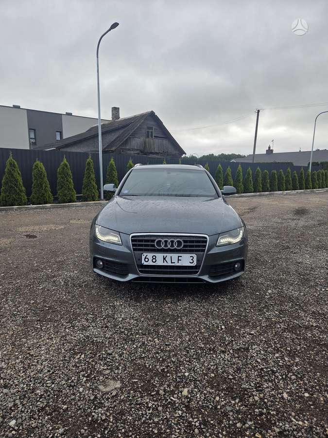 Audi A4 2010 — салон