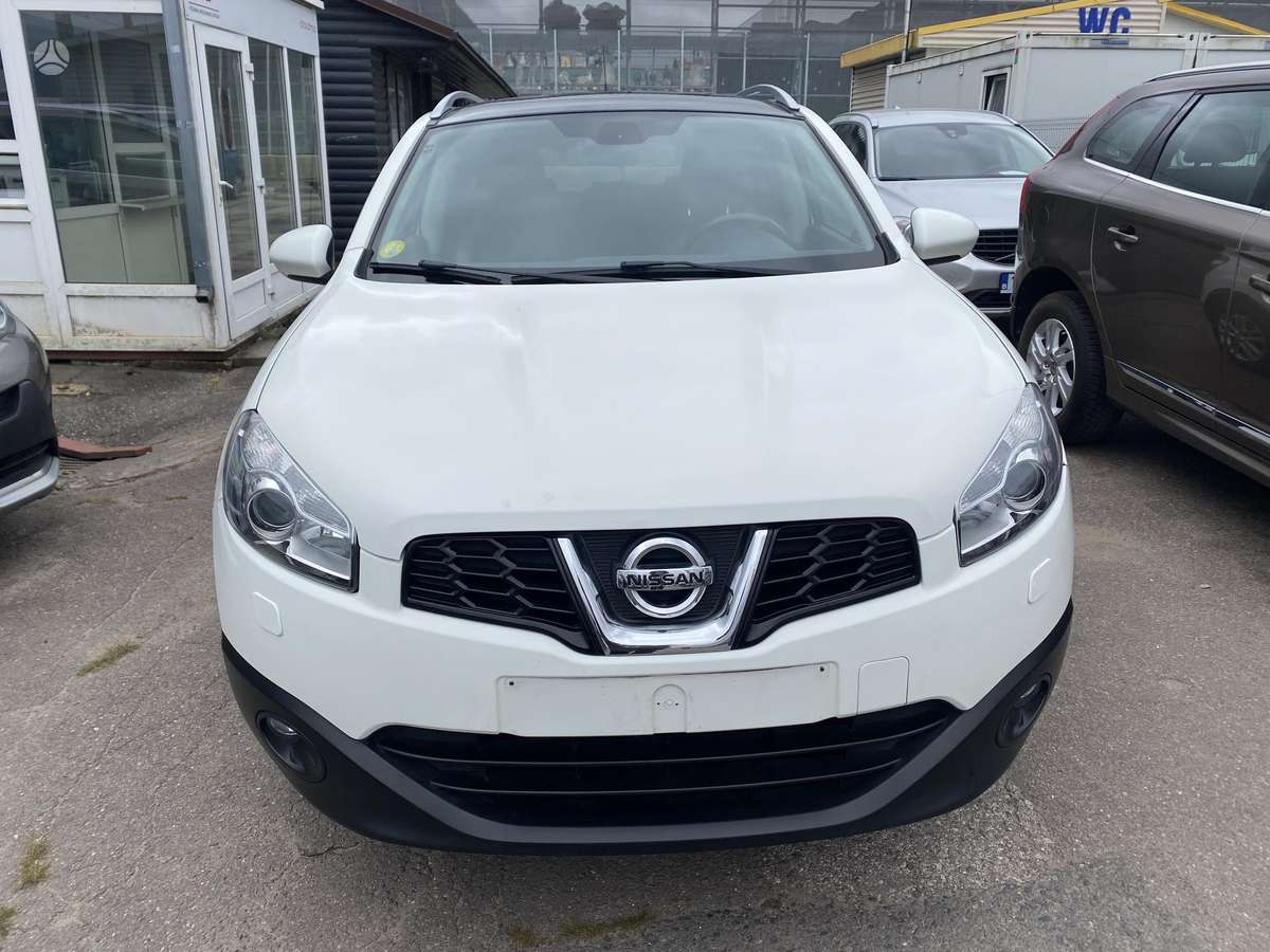 Nissan Qashqai 2011 — rear view