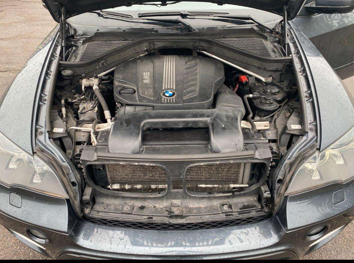 BMW X5 2010 — photo 10