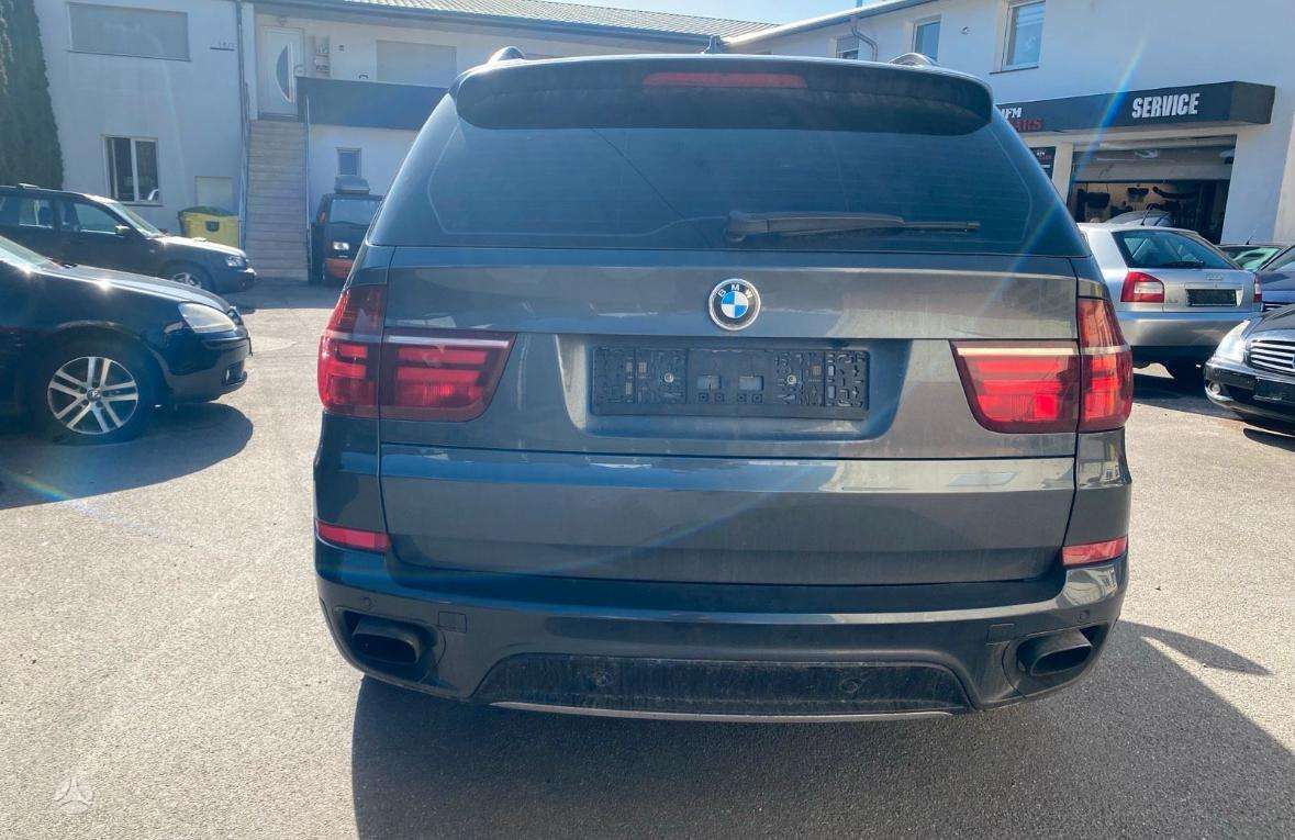 BMW X5 2010 — engine 2993 cm³, 306 HP (225kW)