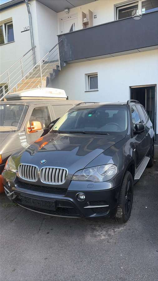BMW X5 2010 — photo 6