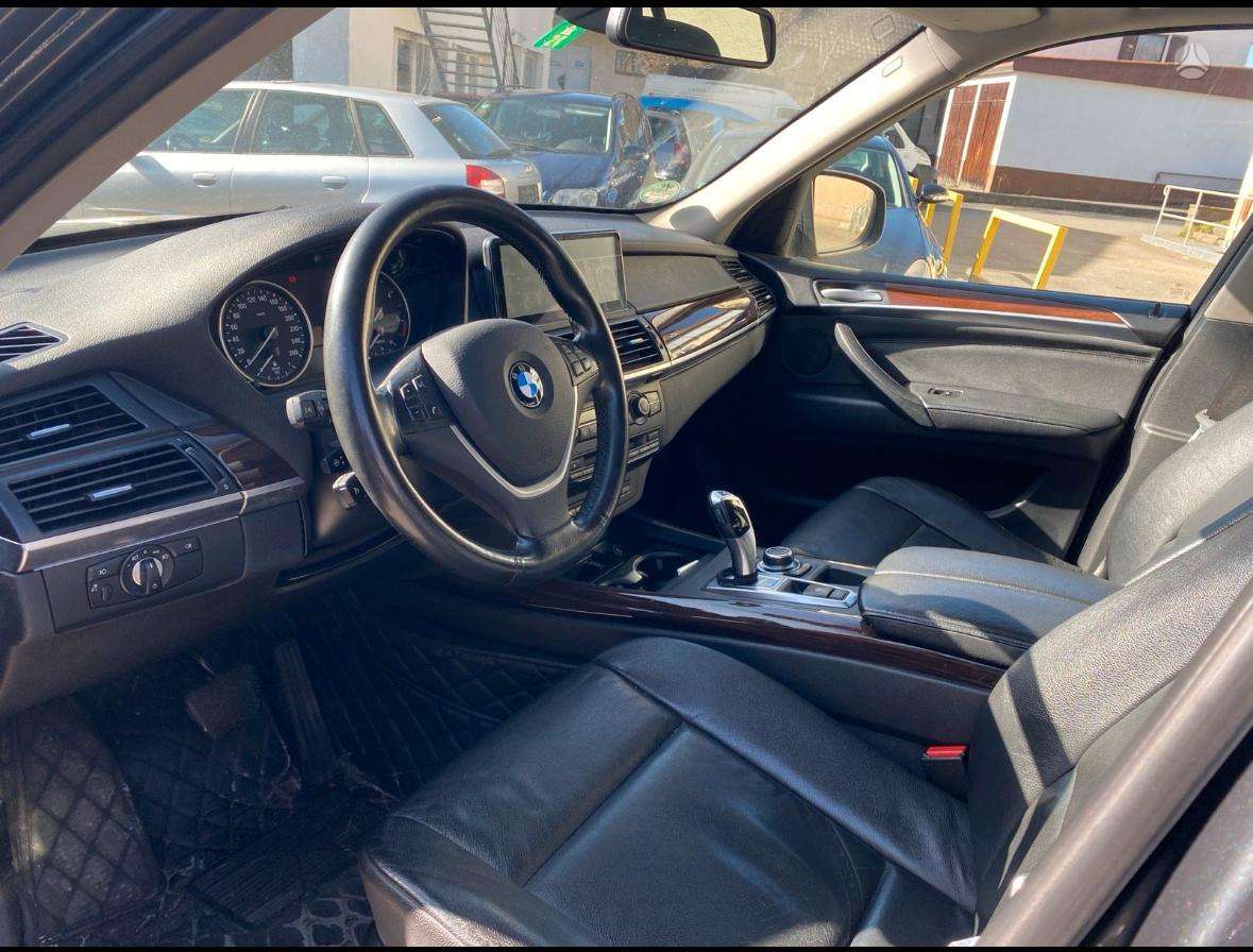 BMW X5 2010 — photo 8