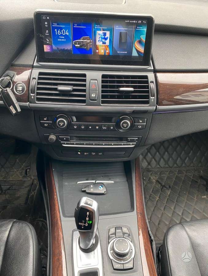 BMW X5 2010 — photo 9