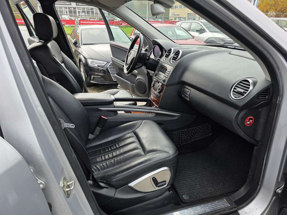 Mercedes-Benz ML320 2006 — photo 11