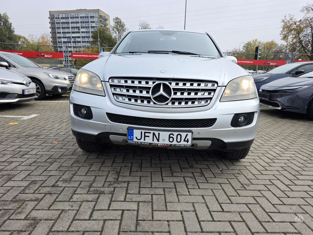 Mercedes-Benz ML320 2006 — interior