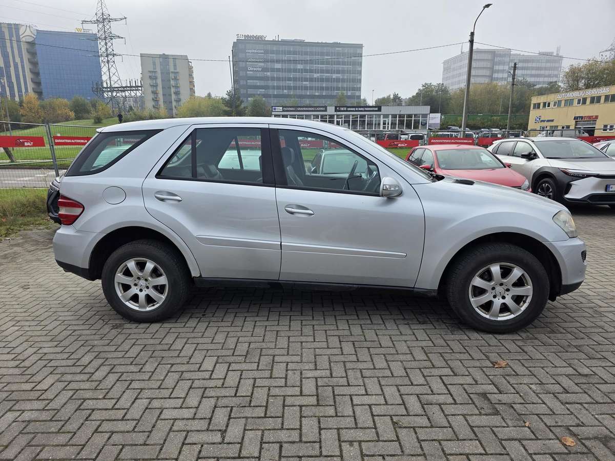 Mercedes-Benz ML320 2006 — engine 2987 cm³, 224 HP (165kW)
