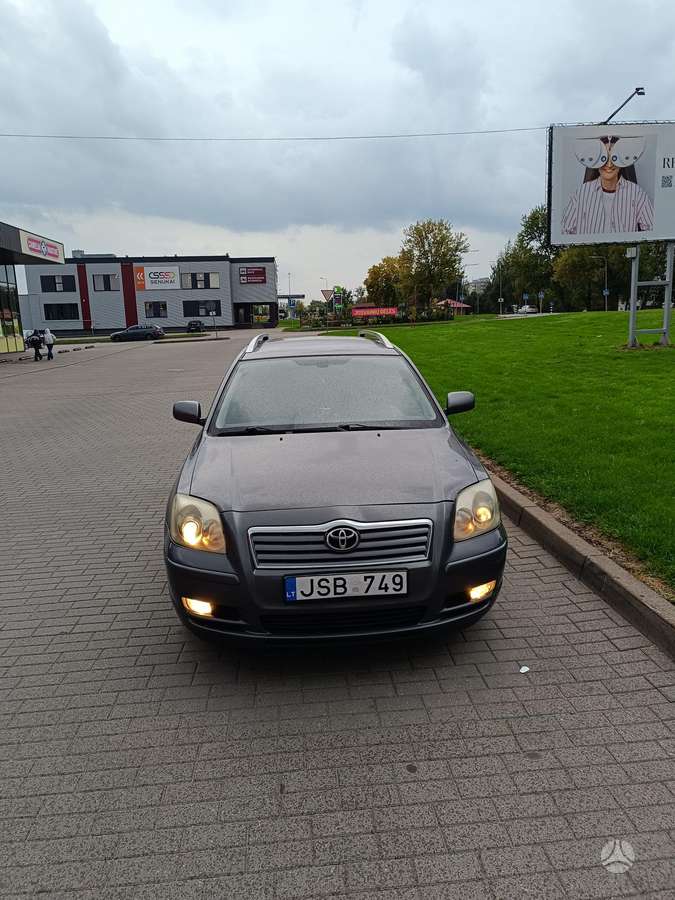 Toyota Avensis 2005 — салон