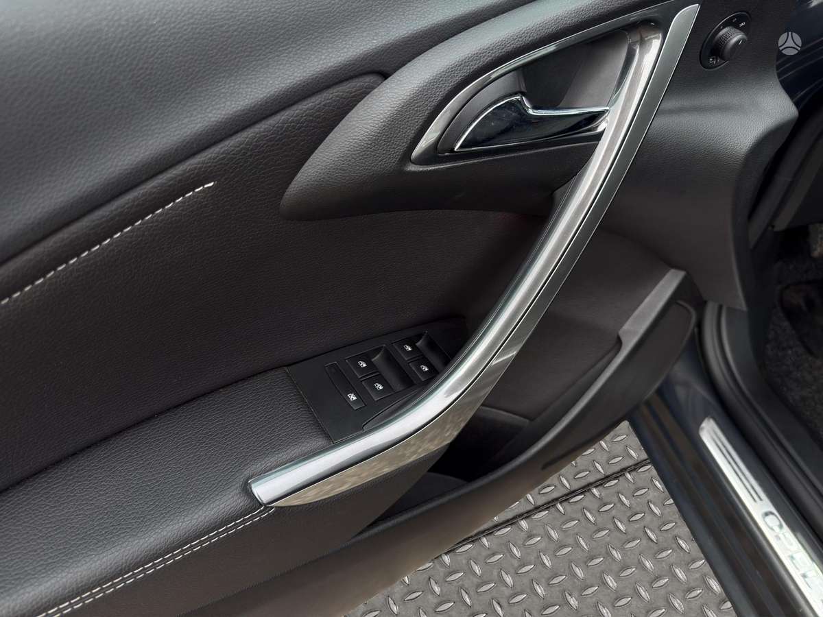 Opel Astra 2014 — фото 13