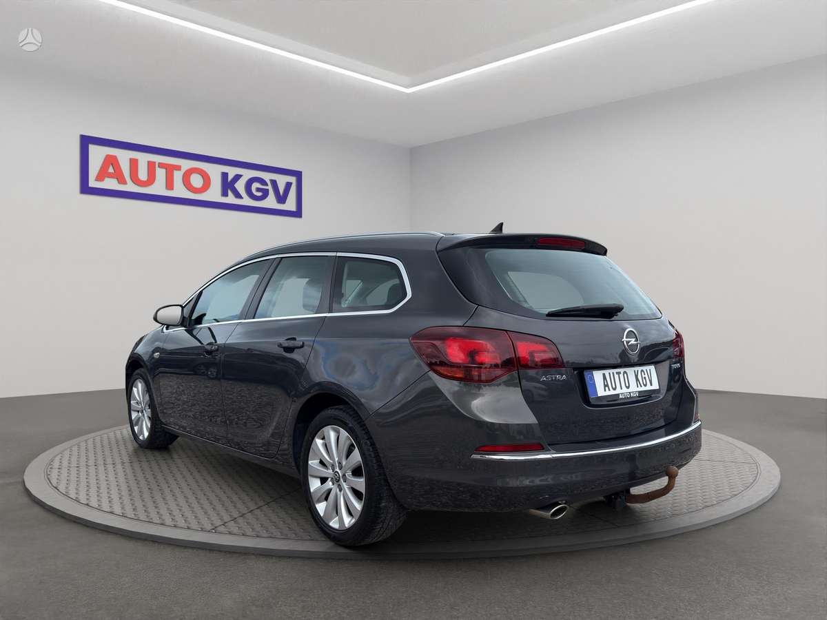 Opel Astra 2014 — салон