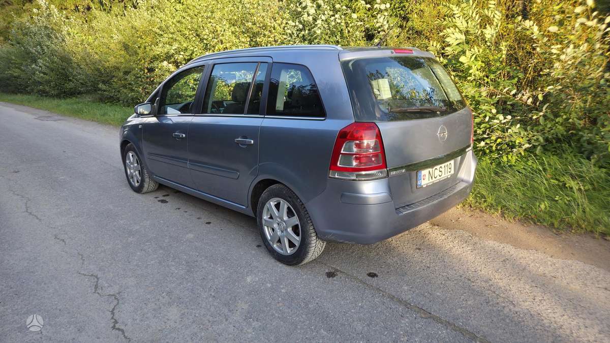 Opel Zafira 2009 — photo 10