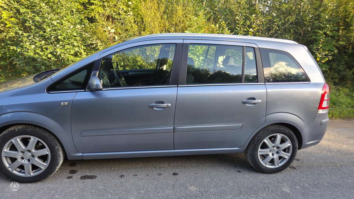 Opel Zafira 2009 — photo 11