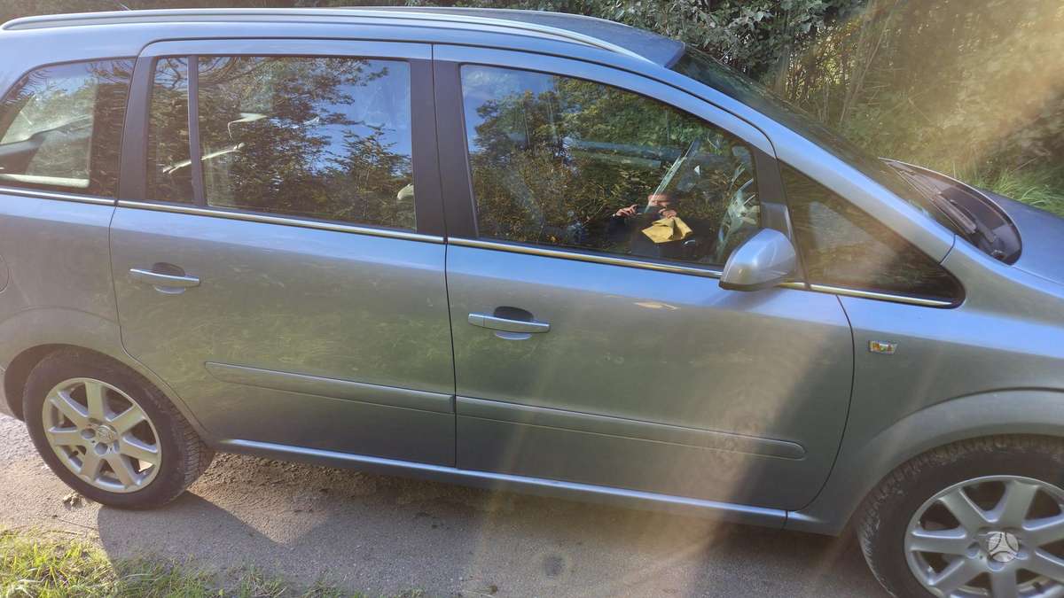 Opel Zafira 2009 — photo 12