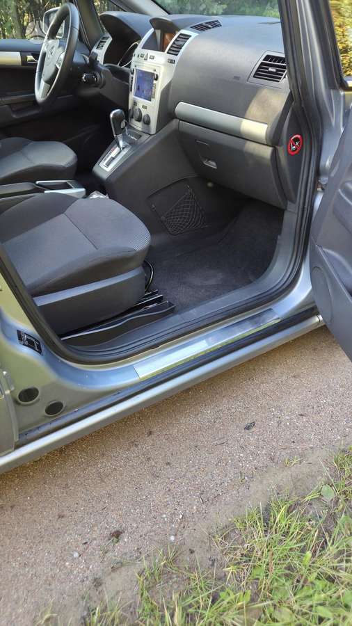 Opel Zafira 2009 — photo 17