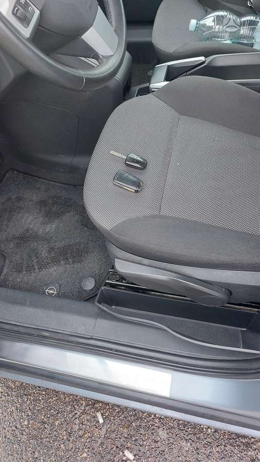 Opel Zafira 2009 — photo 25