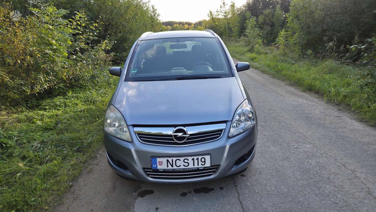 Opel Zafira 2009 — interior