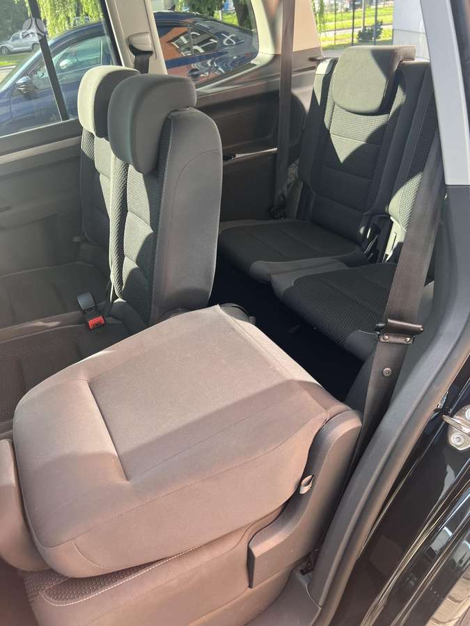 Volkswagen Touran 2011 — photo 10