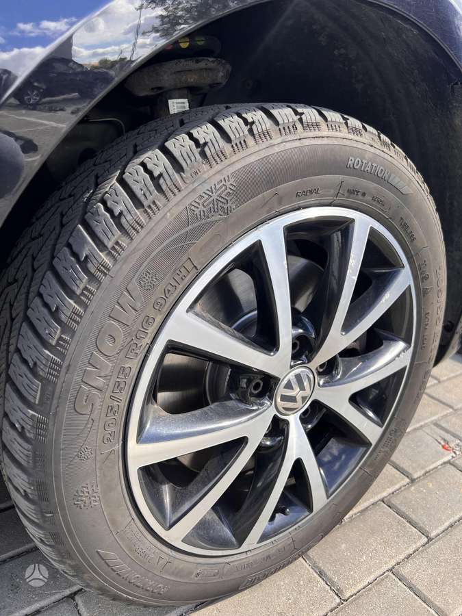 Volkswagen Touran 2011 — photo 14