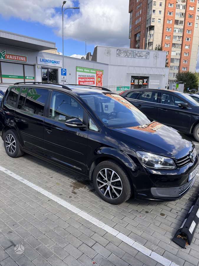 Volkswagen Touran 2011 — rear view
