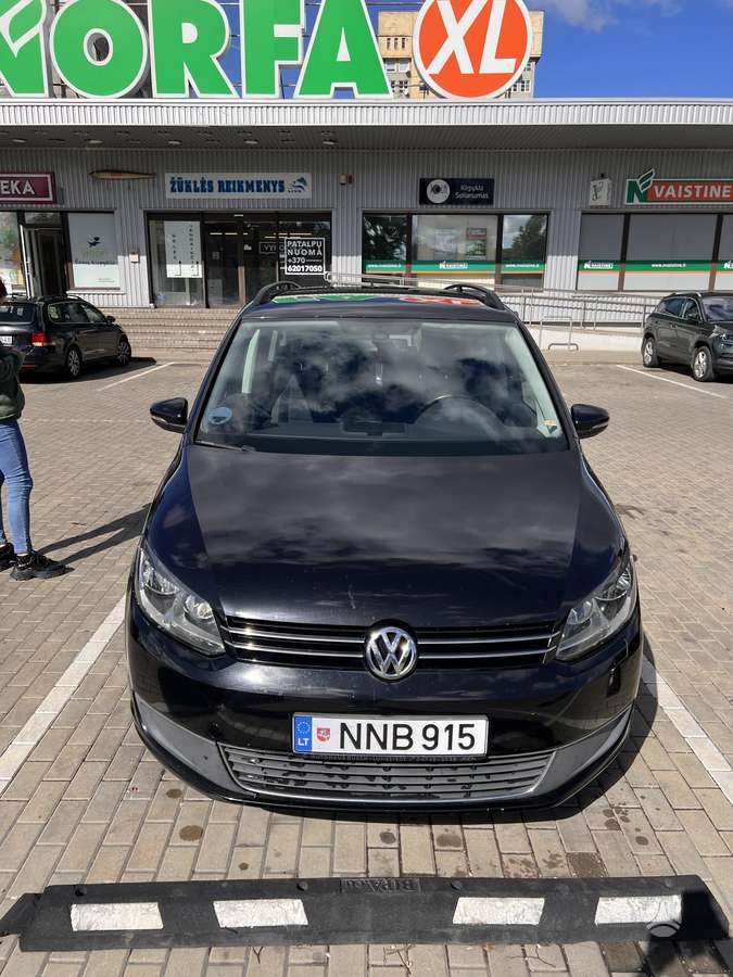 Volkswagen Touran 2011 — interior