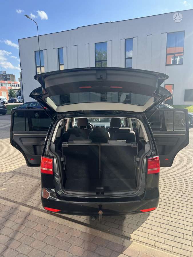 Volkswagen Touran 2011 — photo 9