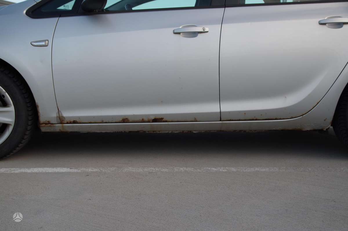 Opel Astra 2011 — photo 10