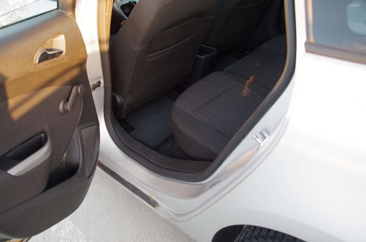 Opel Astra 2011 — photo 24