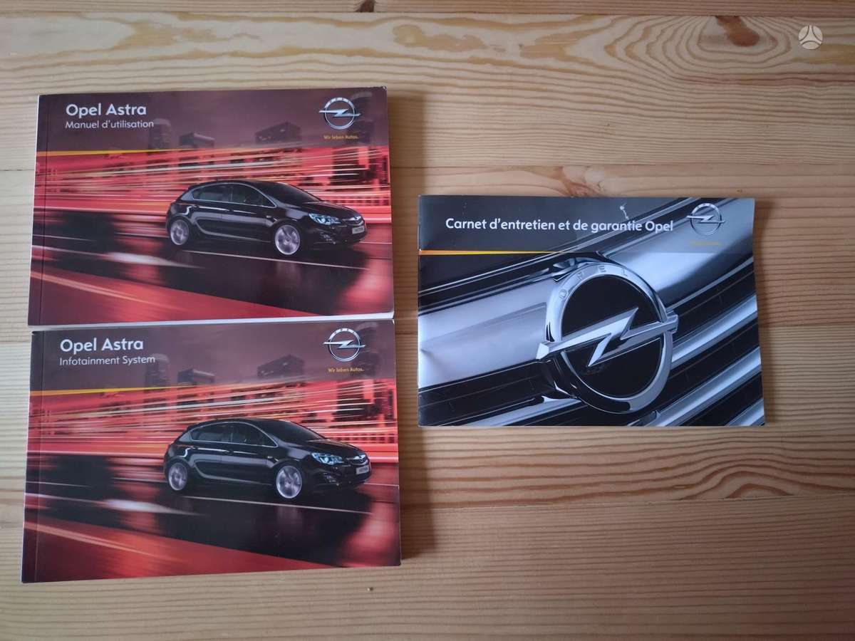 Opel Astra 2011 — photo 34