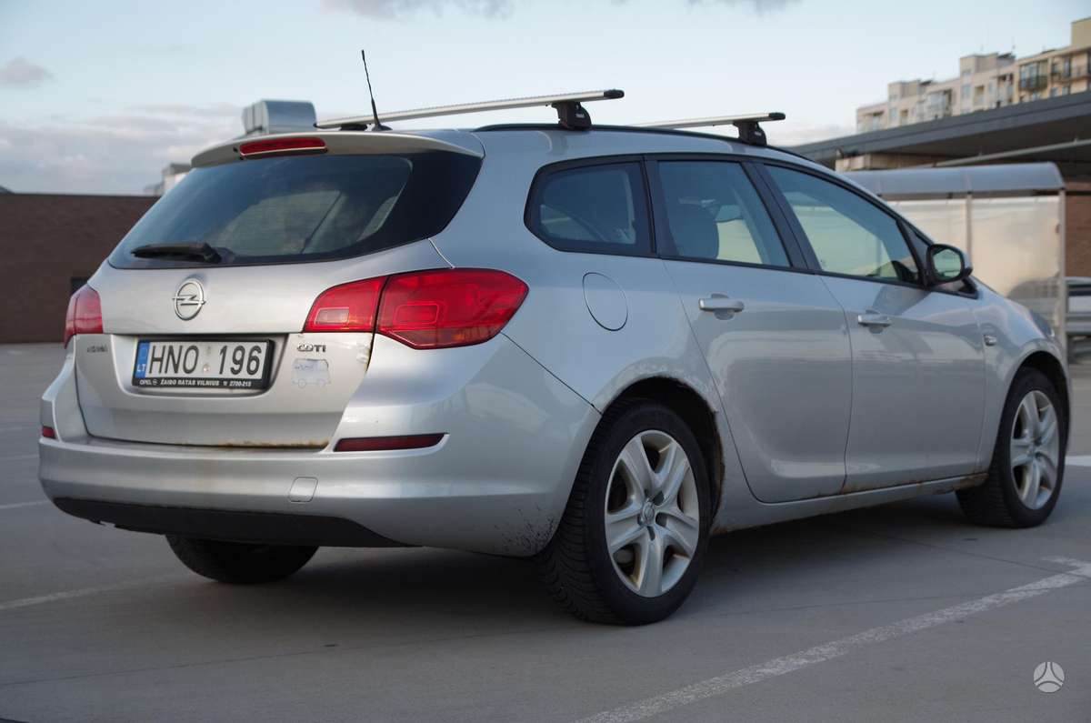 Opel Astra 2011 — photo 6