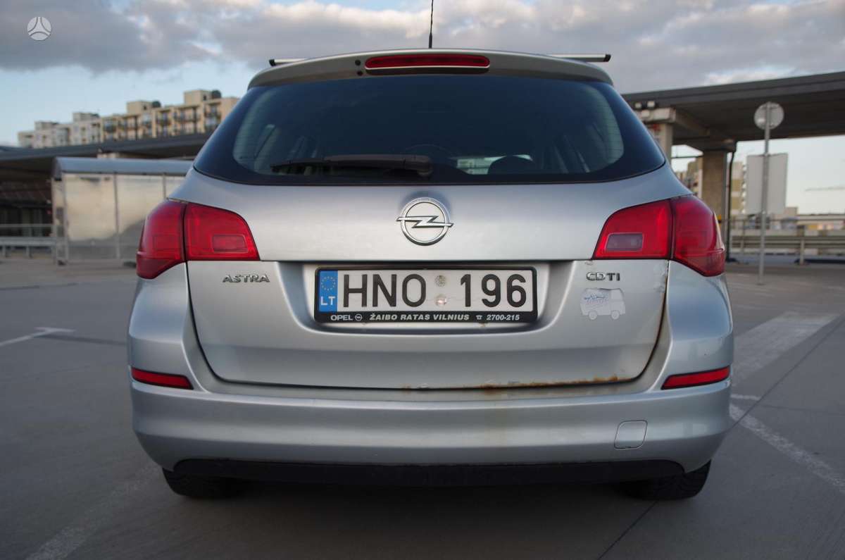 Opel Astra 2011 — photo 7