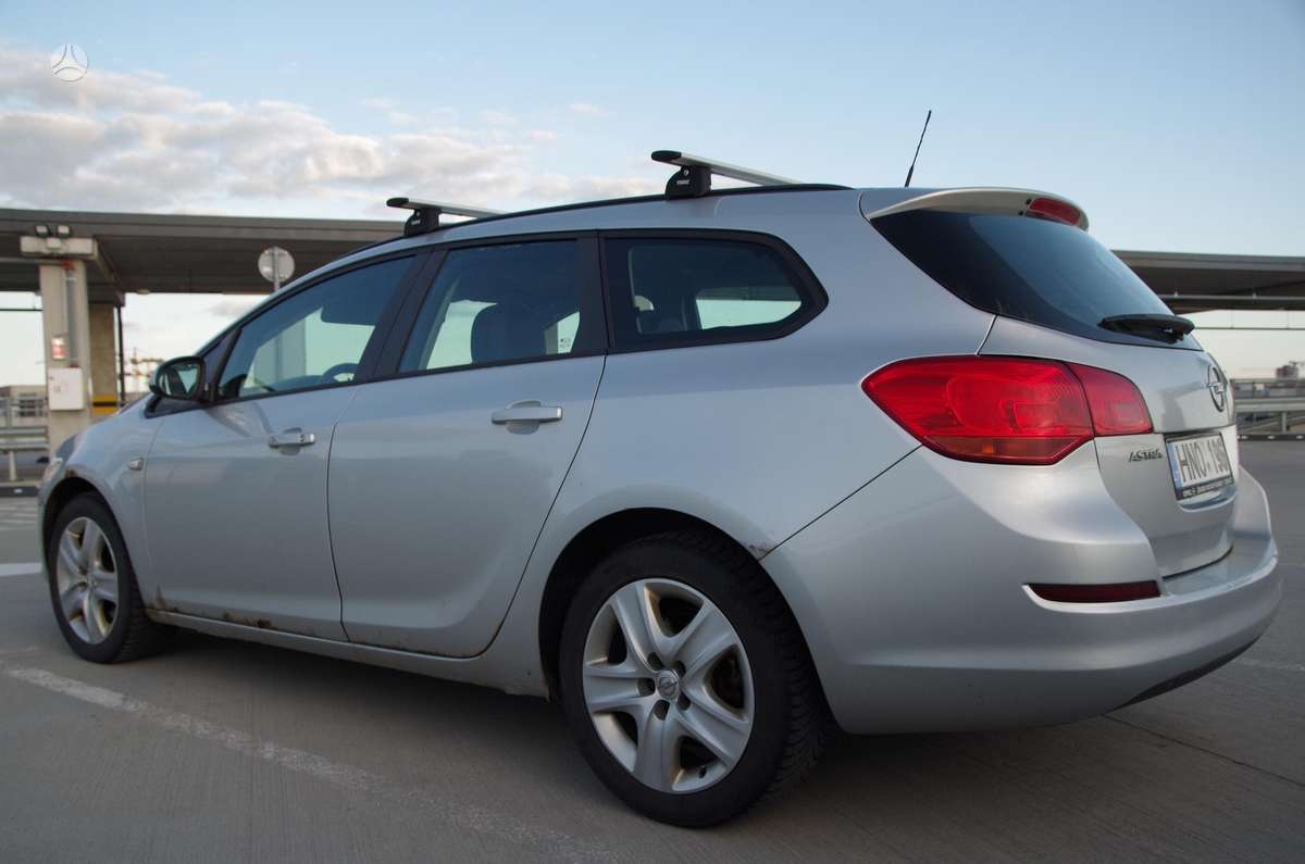 Opel Astra 2011 — photo 8