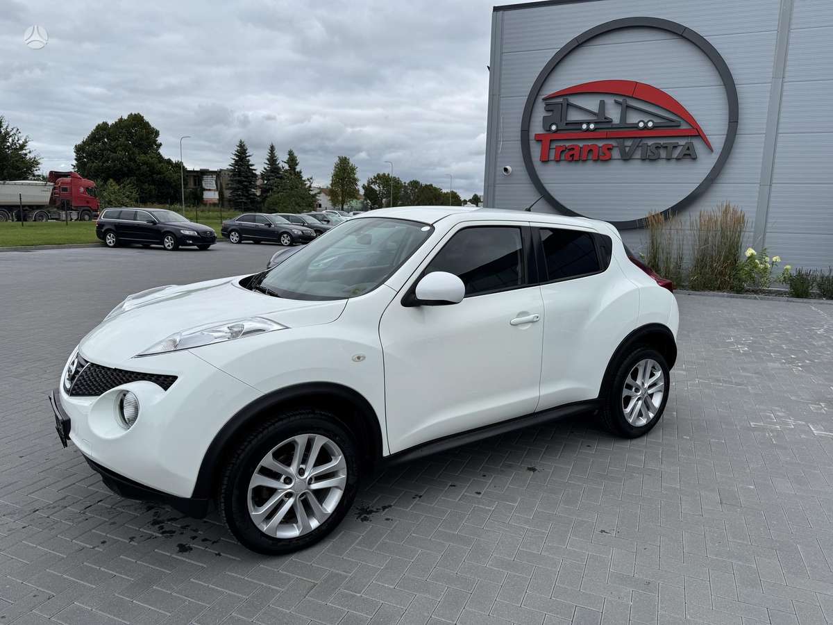 Nissan Juke 2011 — вигляд ззаду