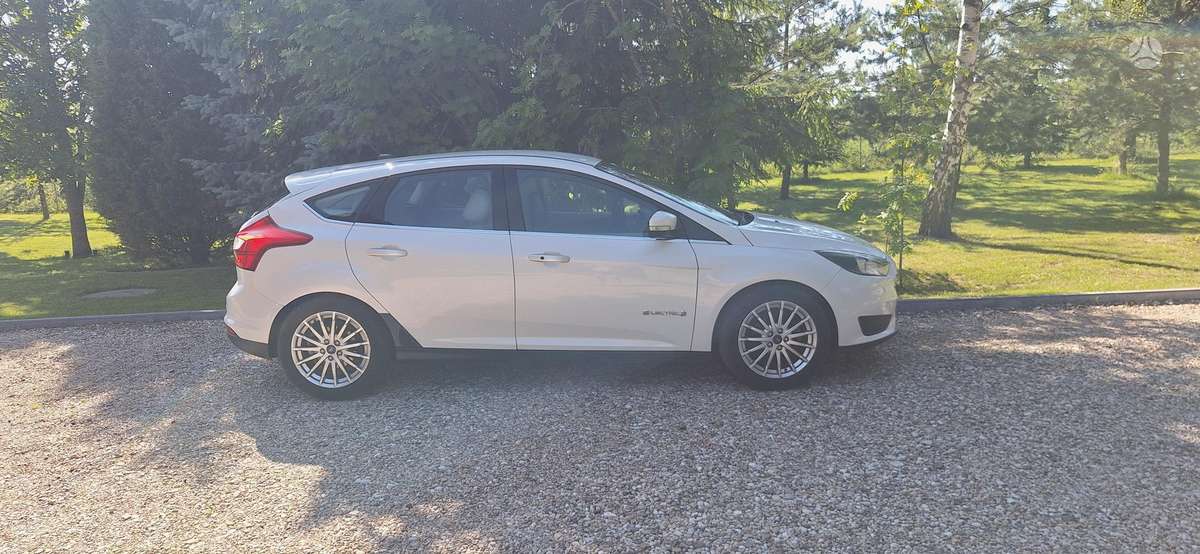 Ford Focus 2014 — interior
