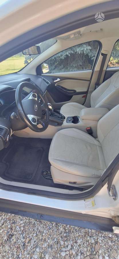 Ford Focus 2014 — engine 145 HP (107kW)
