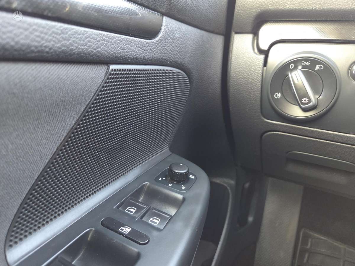 Volkswagen Golf 2011 — photo 16