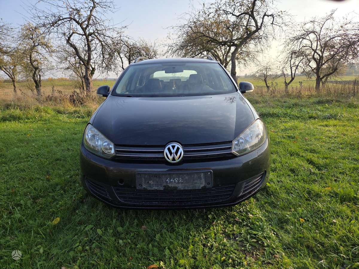 Volkswagen Golf 2011 — rear view