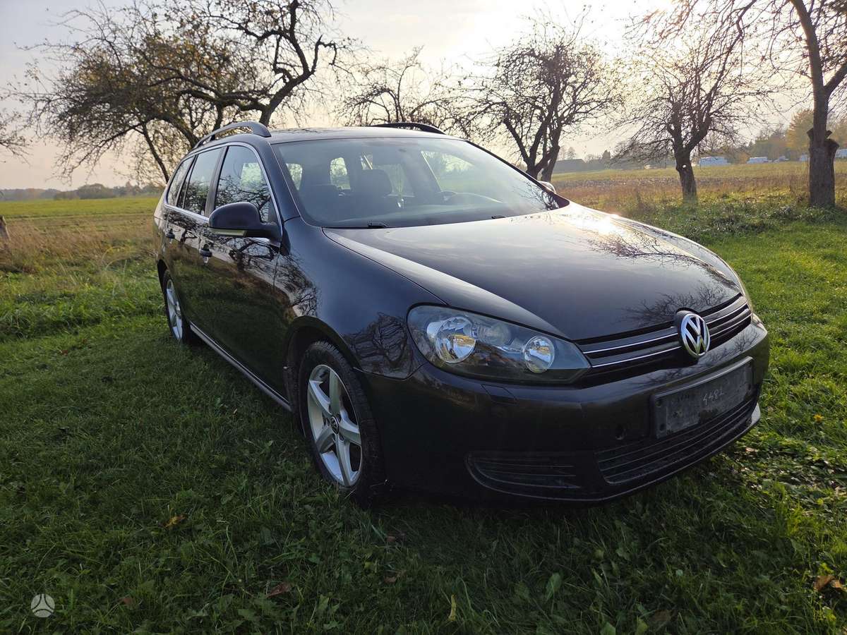 Volkswagen Golf 2011 — interior