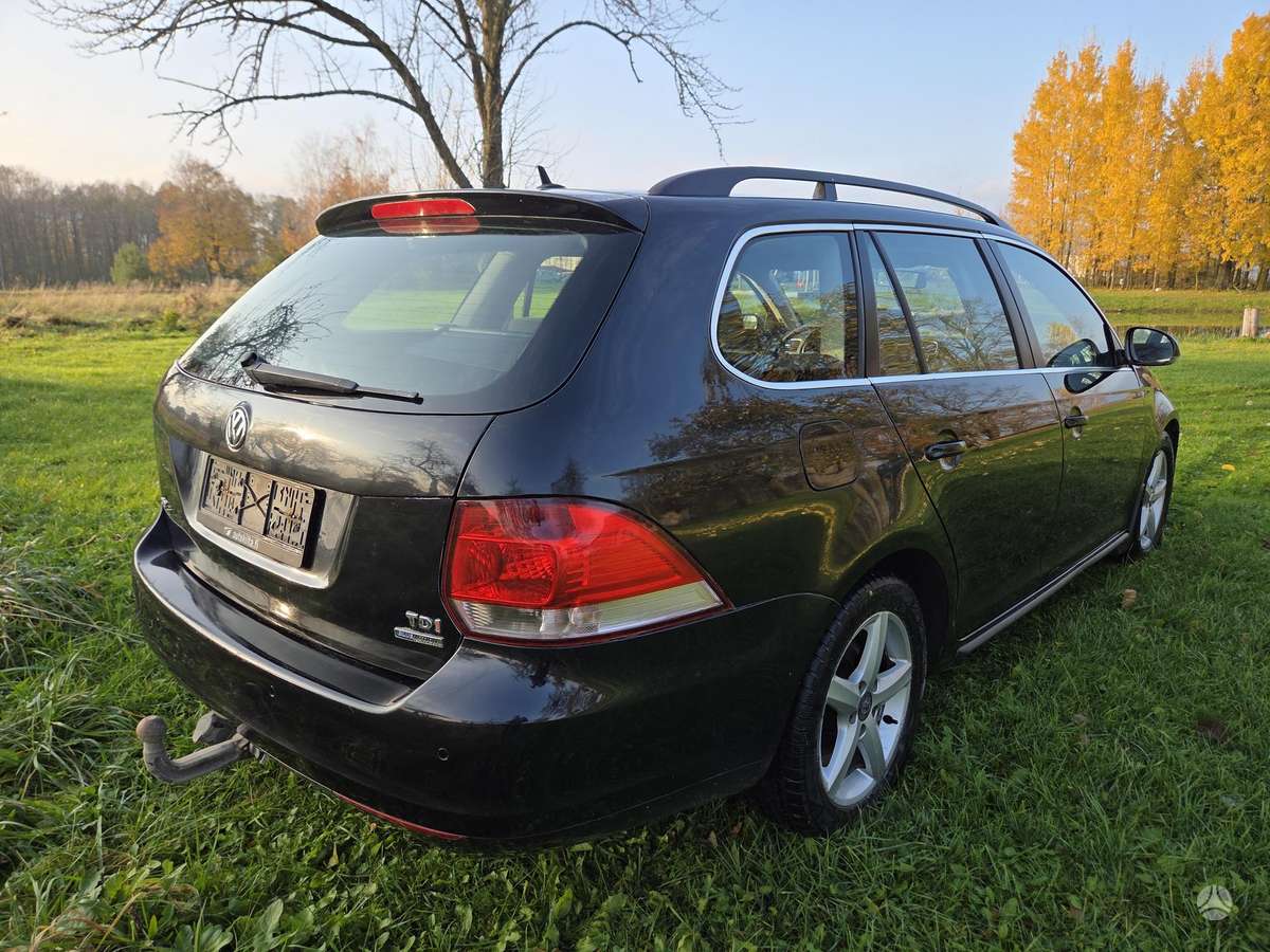 Volkswagen Golf 2011 — engine 1600 cm³, 105 HP (77kW)