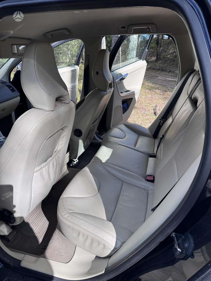 Volvo XC60 2012 — photo 10