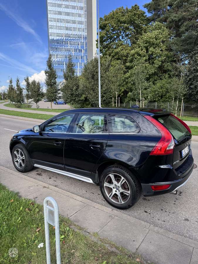 Volvo XC60 2012 — photo 9