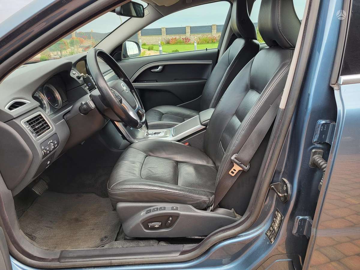 Volvo V70 2012 — photo 10